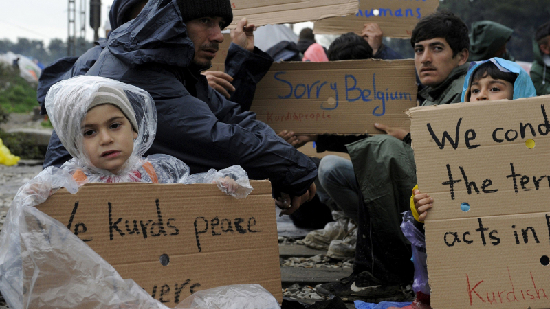 Бежанци блокираха една от основните магистрали на Гърция!