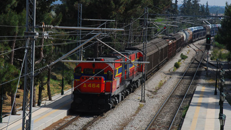 Гърция пренасочва товарните влакове през България
