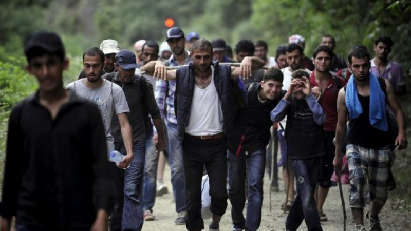 Стряскаща прогноза: 60 милиона мигранти чакат край границата ни
