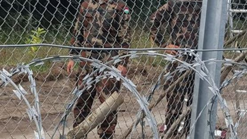 Унгария се пази зверски, като на война! Стовари хеликоптери, термокамери и кучета на границата
