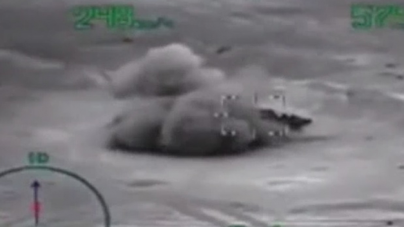 Ексклузивно в БЛИЦ: &quot;Нощният ловец&quot; Ми-28 унищожава танкове на ИДИЛ до Палмира (КАДРИ ОТ КАБИНАТА)