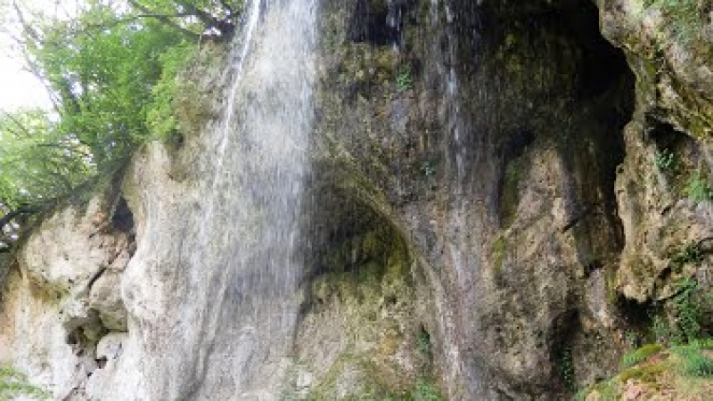 Апокалипсис в Кюстендилско: Срутище разцепи приказно красив водопад