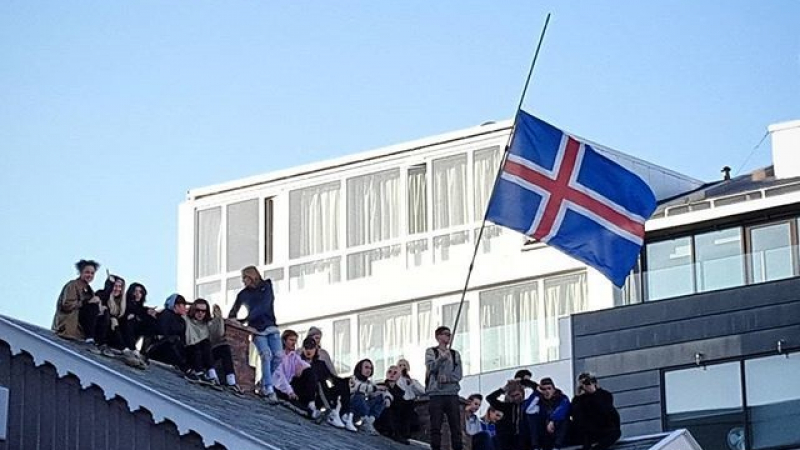 Хиляди исландци поискаха оставката на премиера след &quot;Панамските досиета&quot; (СНИМКИ/ВИДЕО)