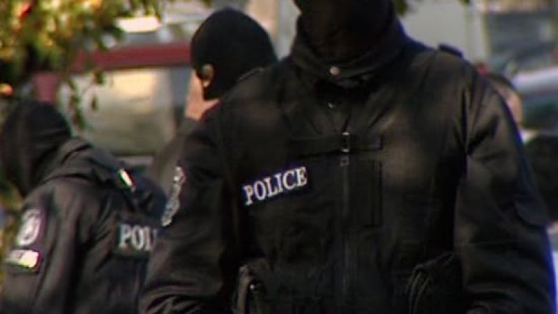 Спецполиция влезе в Кричим, вкара 8 в ареста 