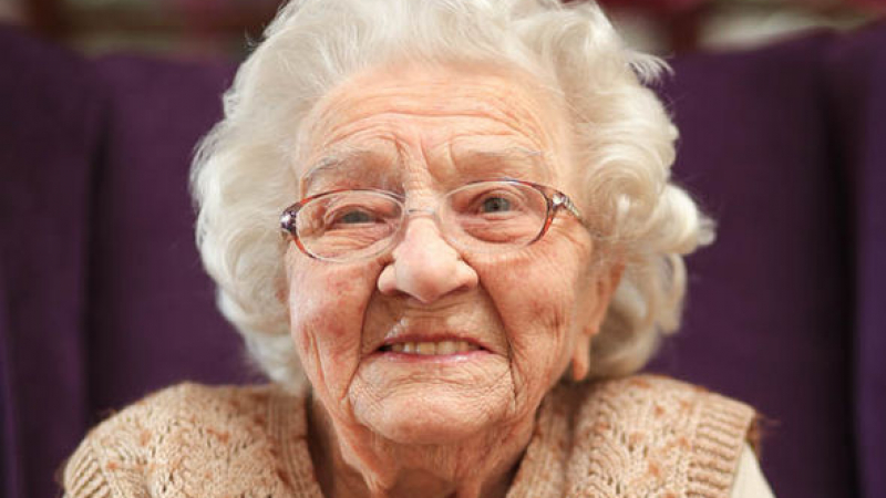 Жена на 102 години дава съвет за дълъг живот (СНИМКИ)