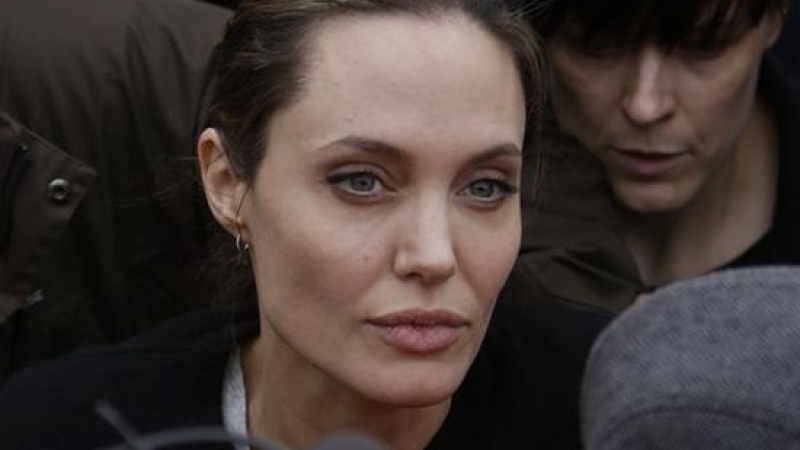 Анджелина Джоли се стопи до критичните 37 кг