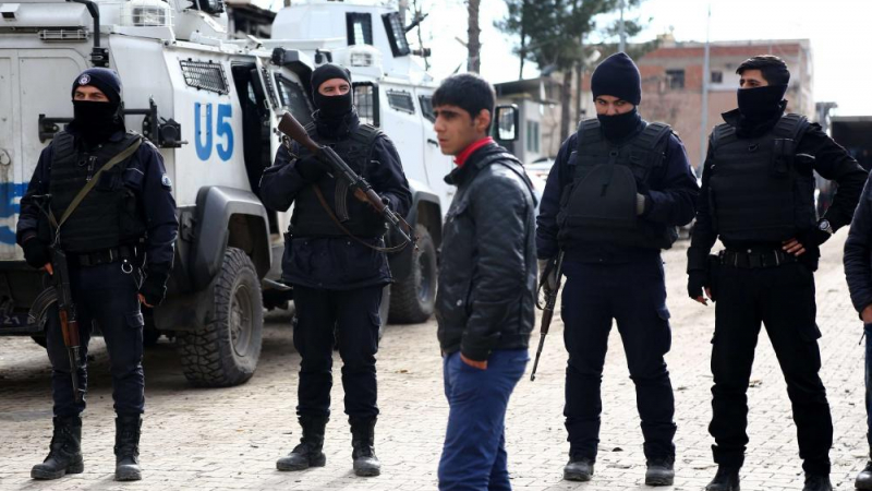 Турските служби задържали потенциална терористка 