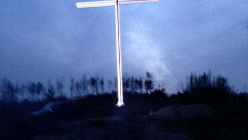 15-метров кръст бди над село в Благоевградско