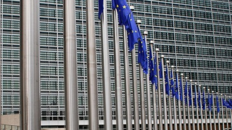 Европейската комисия иска 6 месеца, за да подготви списък с офшорните страни