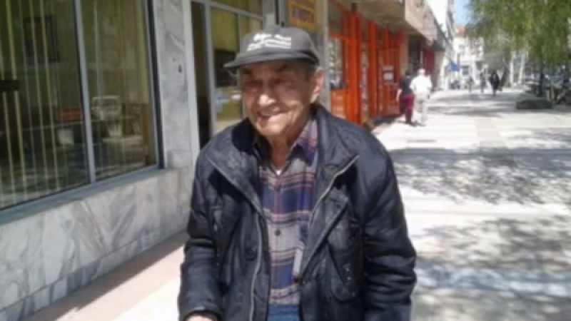 84-годишният дядо Велко върна 80 лева на банка, дали му ги погрешка 

