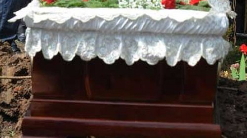 С почести погребаха убития от жребец доверен авер на бизнесмена Тучев