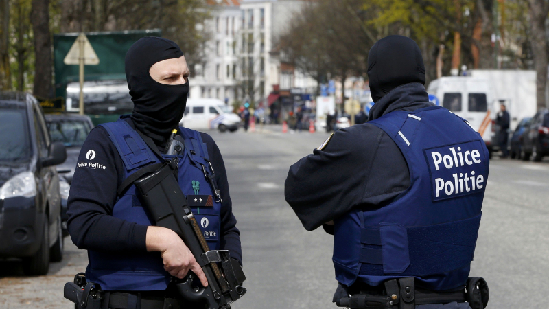 Извънредно от Брюксел: Спецчасти отцепиха централен квартал, снайперисти взеха блок на мушка