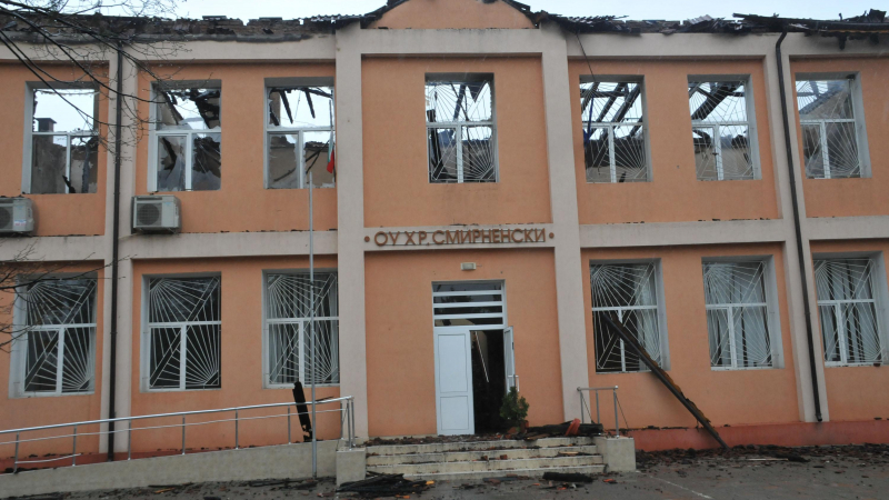 Общинари единодушно дариха заплатите си за изгорялото училище в Карнобат 