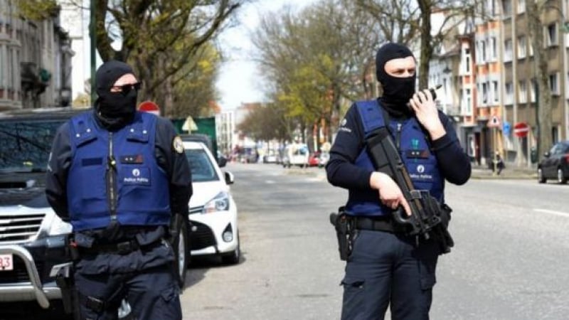 Нови трима предполагаеми атентатори задържаха в Брюксел 