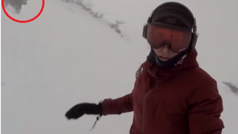 Мечка погна сноубордистка в момент на селфи (ВИДЕО)