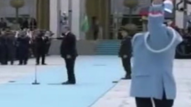 Ердоган посрещна краля на Саудитска Арабия с руски марш (ВИДЕО)   