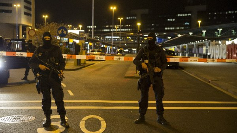 Опасност от взрив в Амстердам, арестуваха трима души