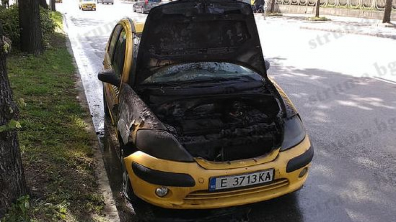 Неизправна газова уредба подпали такси пред полицията в Благоевград