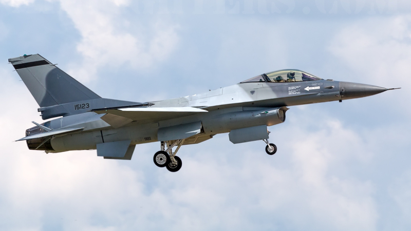 Първият румънски изтребител F-16 преминава изпитания в Португалия