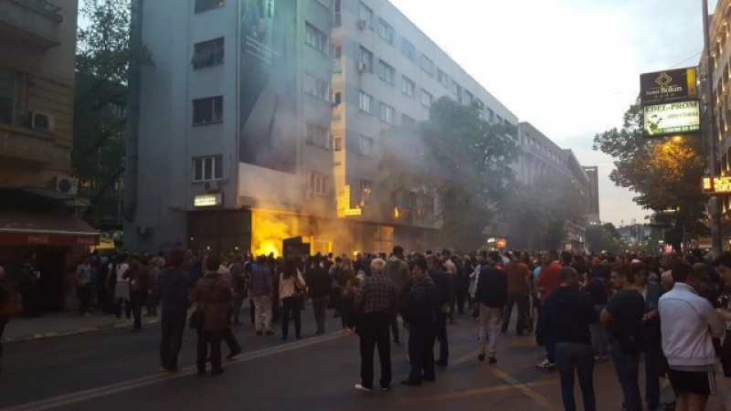 Журналист от Скопие: Ситуацията пред сградата на правителството се нормализира