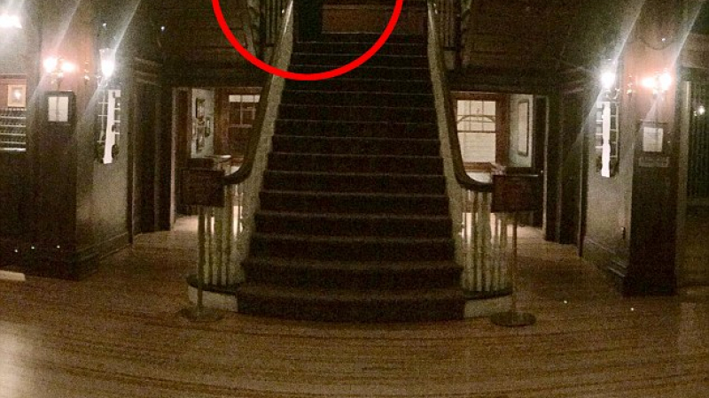 Мъж засне призрак в хотела от ужаса „Сиянието”  