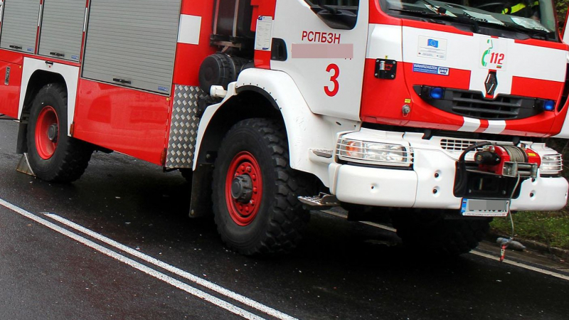 Голям пожар в София, фучат линейки и пожарни