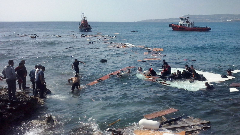 Мор: Над 400 бежанци са се удавили в Средиземно море нощес