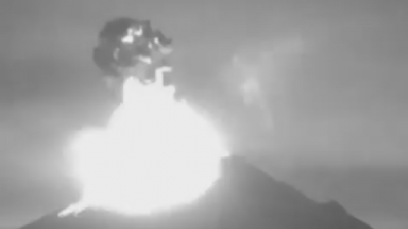 Попокатепетъл изригна и изхвърли пепел на 3000 метра (ВИДЕО)