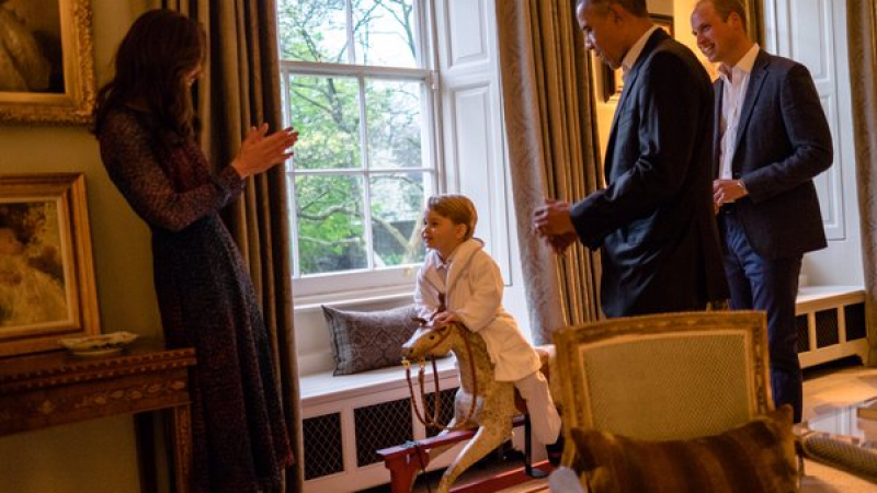 Принц Джордж посрещна Обама по пижама (ВИДЕО)