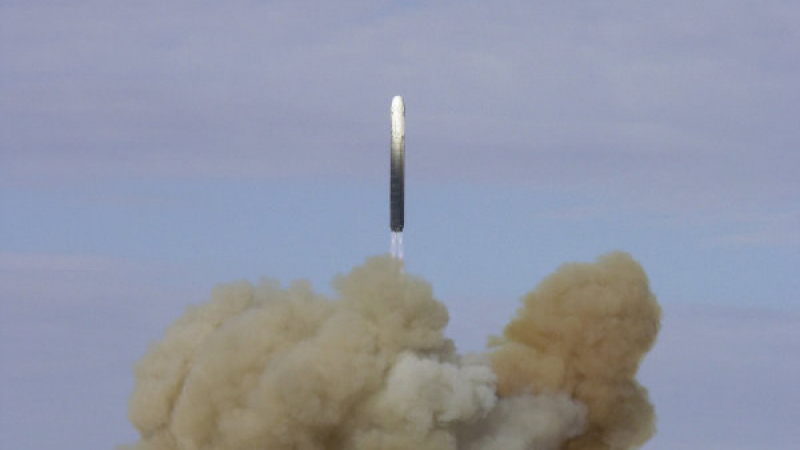 Индия успешно изстреля най-мощната си ракета-носител (ВИДЕО)