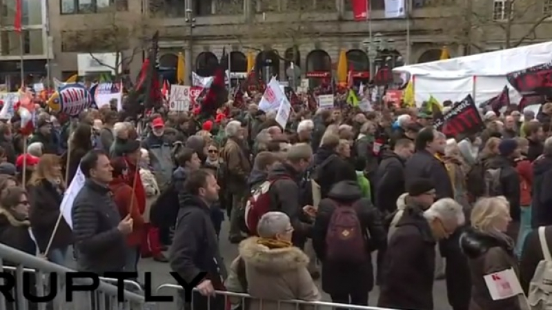 На живо в БЛИЦ от Хановер: Хиляди в акция &quot;Обама и Меркел идват: спрете TTIP и CETA!&quot;