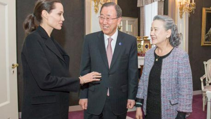 „Умиращата” Анджелина Джоли се появи пред обществото (СНИМКА)