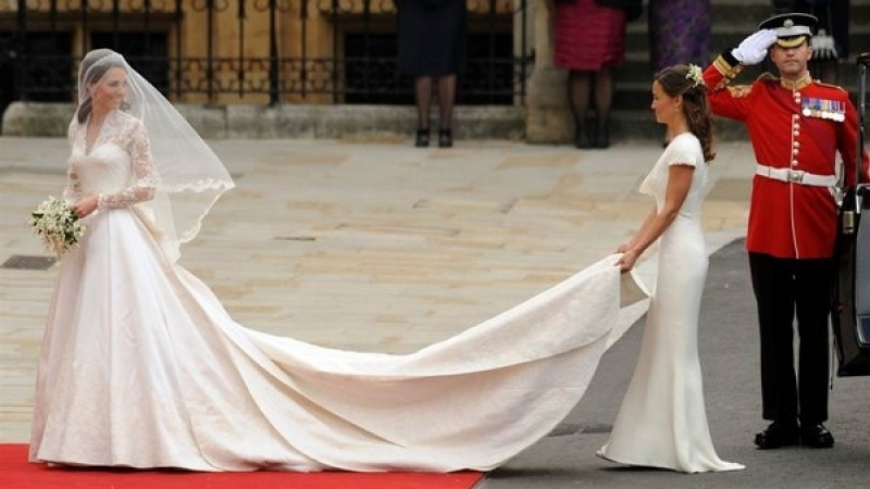 Съдят &quot;Александър Маккуин&quot; заради сватбената рокля на Кейт Мидълтън 