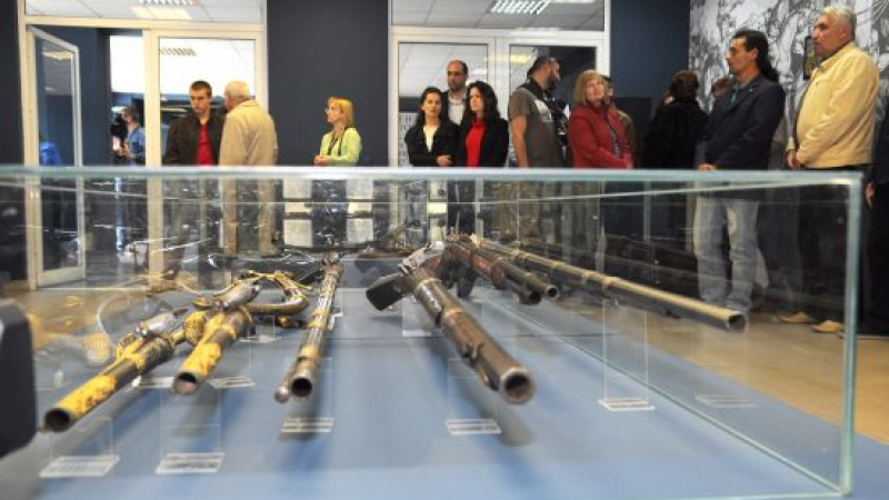 Уникален револвер „Гасер“ на Васил Левски показват на изложба в София (СНИМКИ)