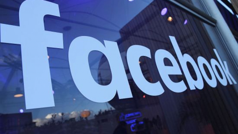 Facebook снесъл на властите ни инфо за двама българи  