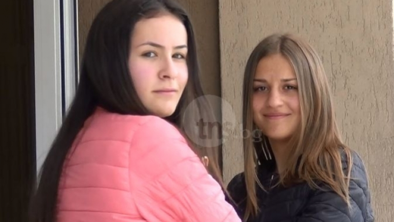 Фейсбук прегря заради пловдивски момичета герои, върнали голяма сума пари (СНИМКИ/ВИДЕО)