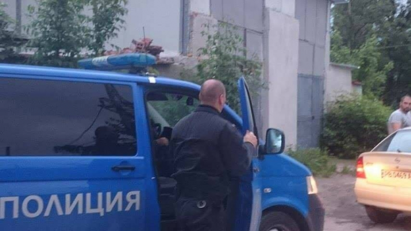 Още умуват дали да обвинят полицая от Пловдив за разстрела на родителите му