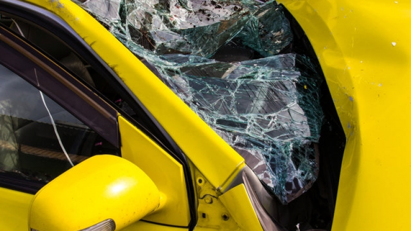 Псувни и юмруци: Бесен екшън между таксиджии взриви Кърджали 