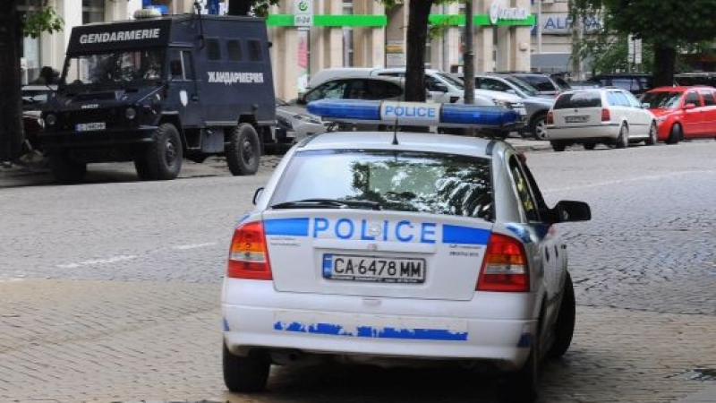 Извънредна новина от Пловдив! Полиция отцепи блок