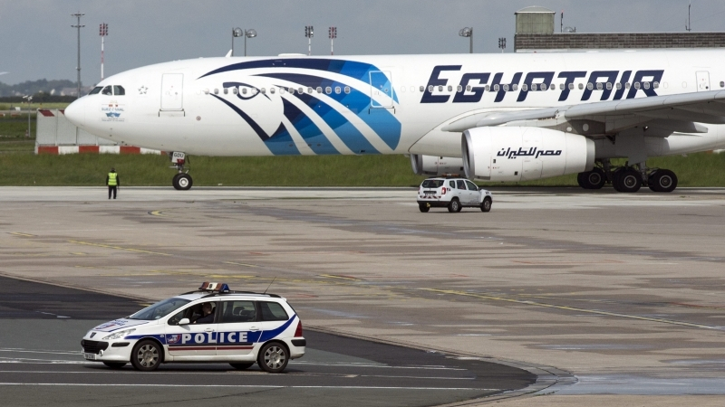 Бой в кабината може да е причинил падането на египетския самолет