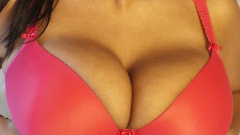 Доказаха: Гледането на голи женски гърди удължава живота на мъжете