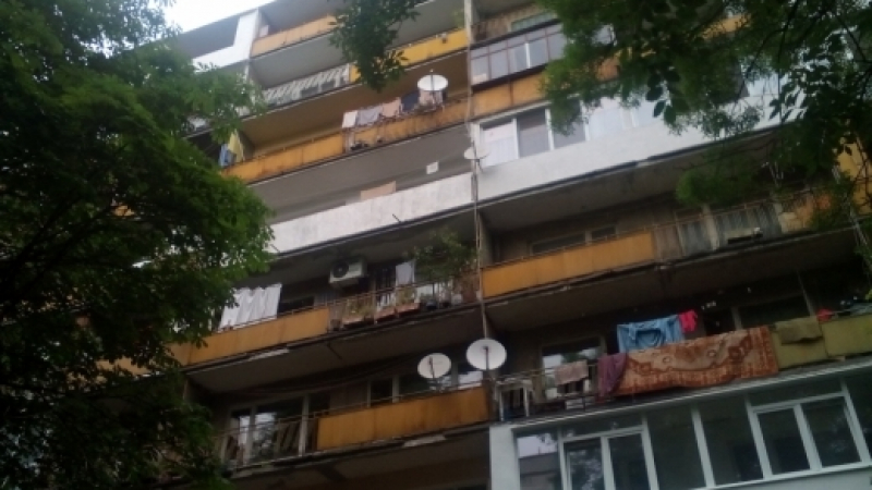 Трагедия! Почина и второто близначе, паднало от 8-ия етаж във Варна