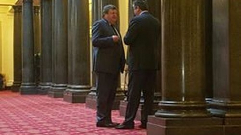 Само в БЛИЦ! Назрява скандал в парламента! Първанов се среща тайно с депутати от БСП, кроят заговор срещу Борисов!
