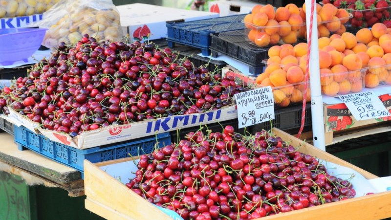 Не е за вярване: Цените на черешите и ягодите...