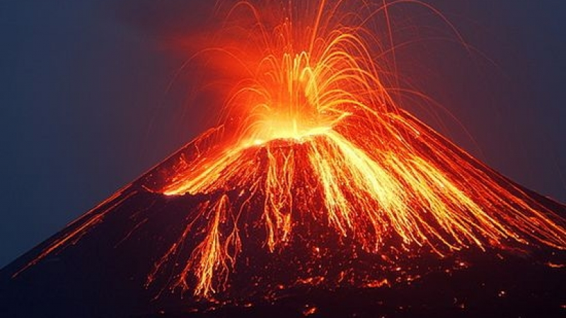 Вулканът в Бали бушува, въведена е най-висока степен на риск!
