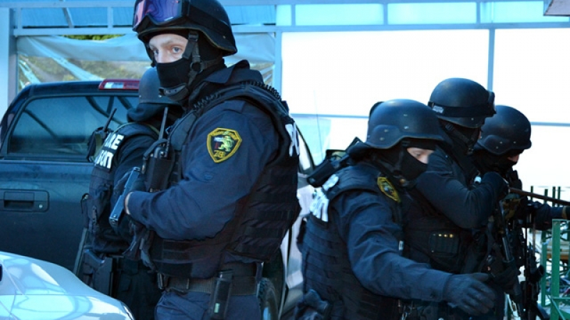 Зрелищните арести в Галиче подпалиха социалните мрежи (ОБЗОР)