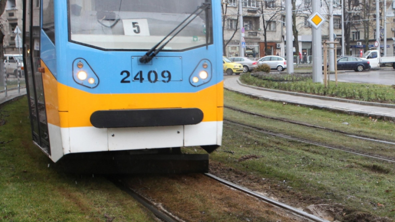 Тихи трамваи плъзват из София