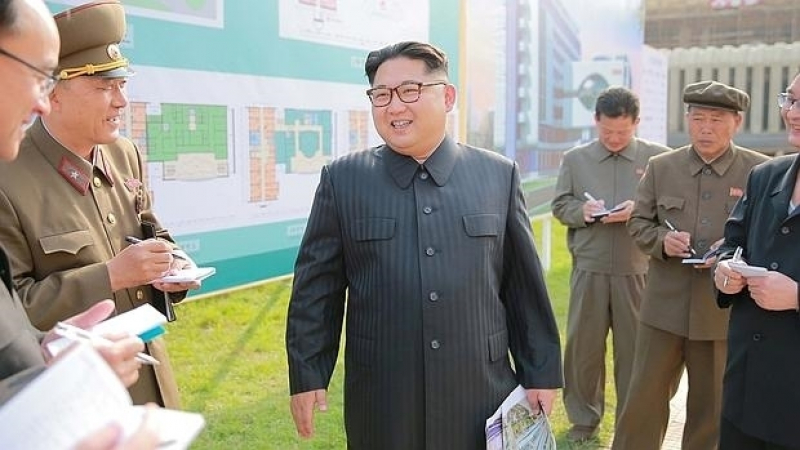 Ким Чен Ун гледа баскетболен мач между Северна Корея и Китай