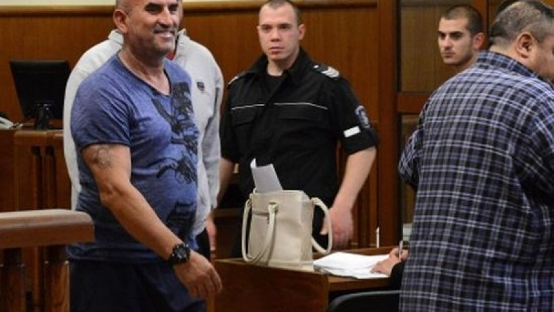 Ценко Чоков повишен, раздава земи от ареста 
