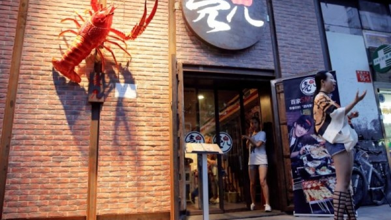 Секс и храна: В Китай отвори врати садо-мазо ресторант (СНИМКИ/ВИДЕО)